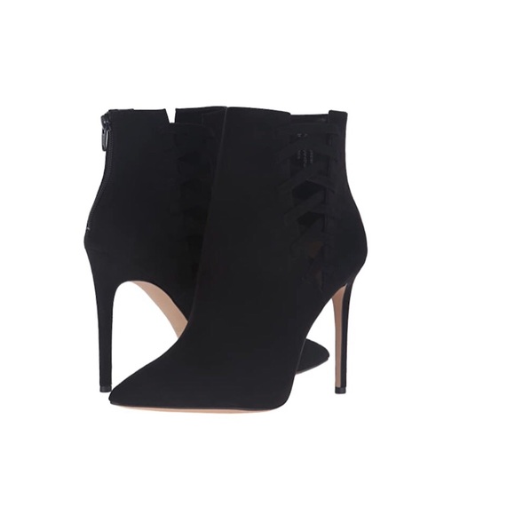 Shoes - ALDO Women's Tuxedo Ankle Bootie Black Size 7